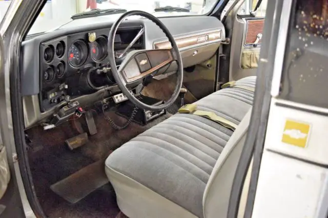 c10, stepside, 4x4, bomber, custom, cheyenne, square body, 1-owner, survivor