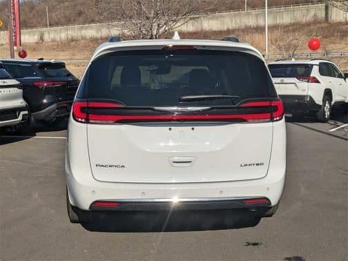2022 chrysler pacifica limited in danbury, connecticut