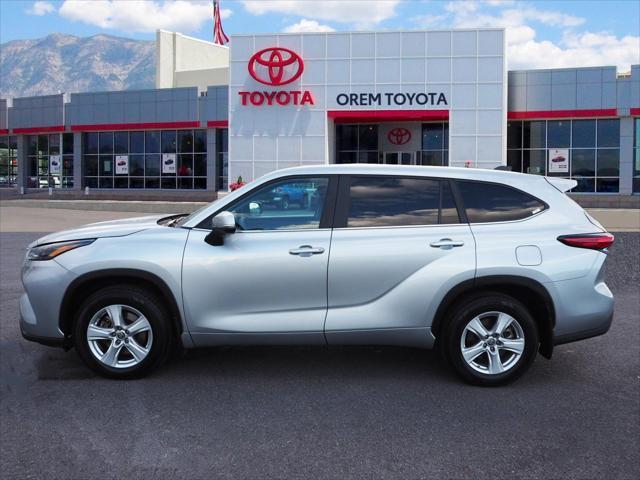 2023 toyota highlander le