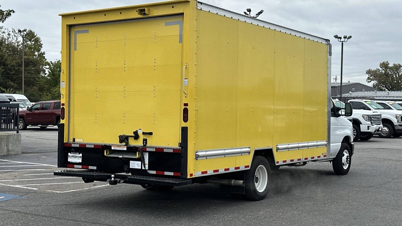 2024 ford e-series e-350 sd