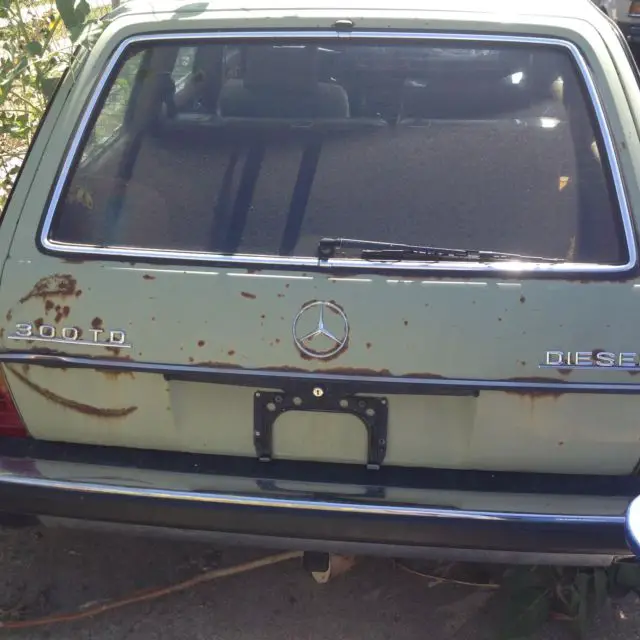 parts vehicle, transmission with 135000 miles on it, wagon with moonroof, green
