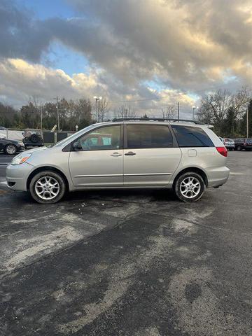 2004 toyota sienna le