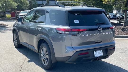 2024 Nissan Pathfinder sv