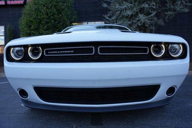 2019 dodge challenger sxt