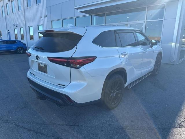 2021 toyota highlander le