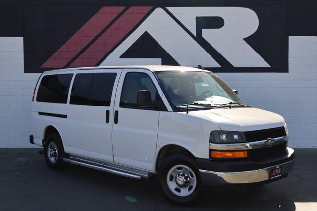 2017 chevrolet express 2500 lt
