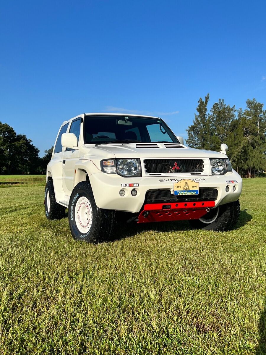 1980 mitsubishi pajero suv white 4wd automatic