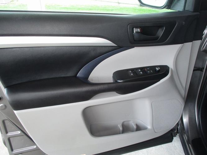 used 2016 toyota highlander le plus v6 indianapolis, in 46227 for sale in indianapolis, indiana