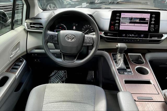 2022 toyota sienna le