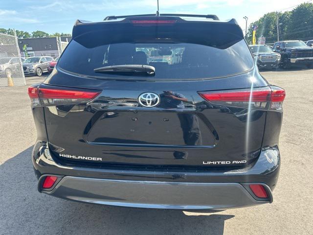 2022 toyota highlander limited