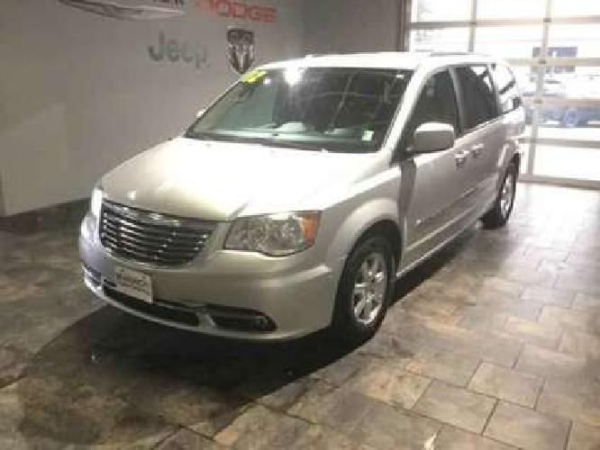 used 2012 chrysler town & country 4dr wgn in mason city, ia