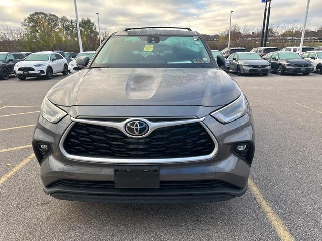 2021 toyota highlander le