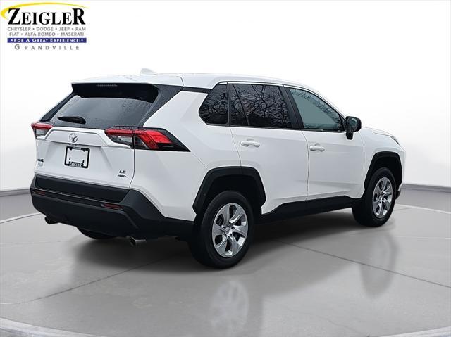 2022 toyota rav4 le