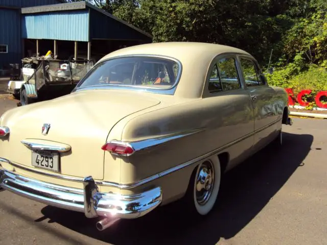 1951 ford custom 2 door coupe
