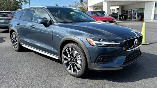 2025 Volvo V60 Cross Country