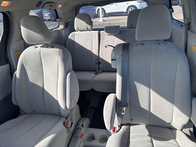 2013 toyota sienna le