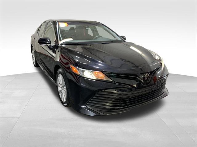 2019 toyota camry le