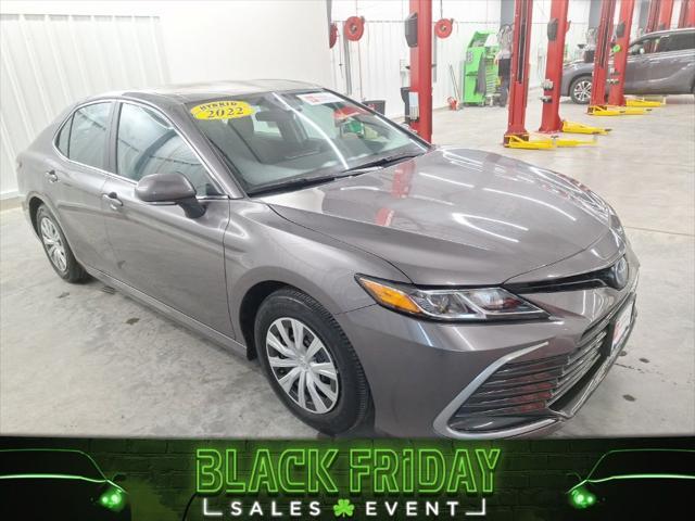 2022 toyota camry le