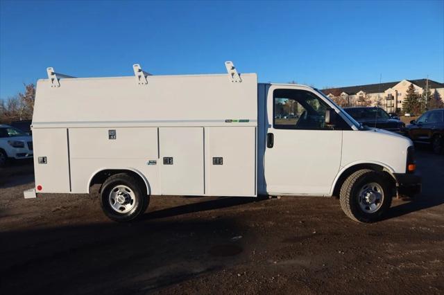 2011 chevrolet express cutaway work van