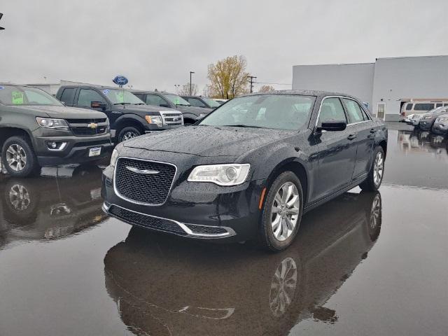 2016 chrysler 300 in standish, michigan