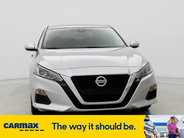 2022 nissan altima sv