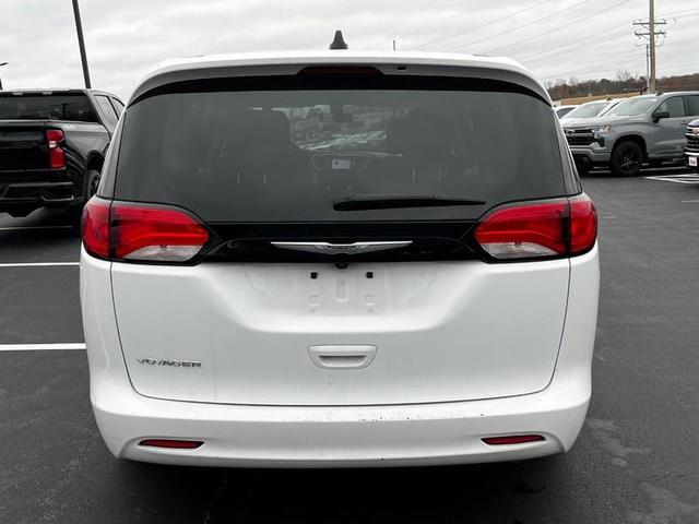 2022 chrysler voyager lx