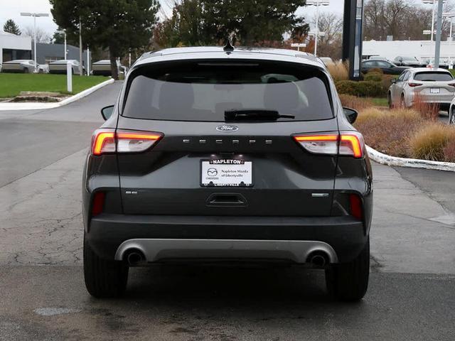 2020 ford escape se