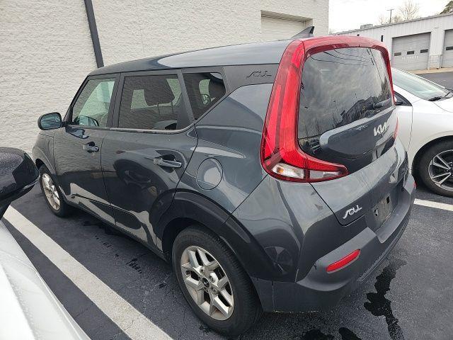 2022 kia soul lx