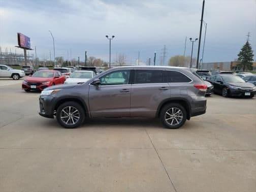 2017 toyota highlander xle in lincoln, nebraska