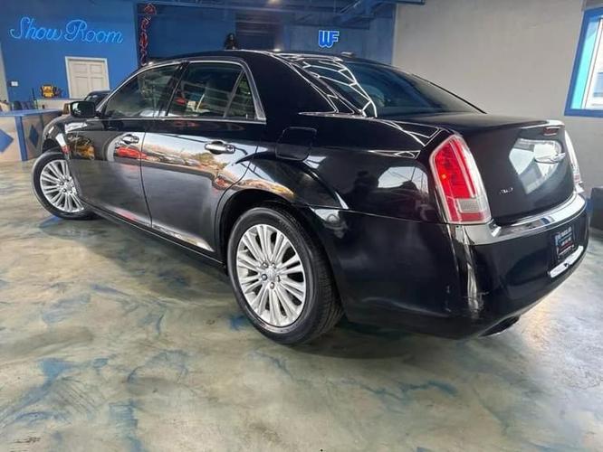 2013 chrysler 300 base 4dr all-wheel drive sedan in dearborn heights, michigan