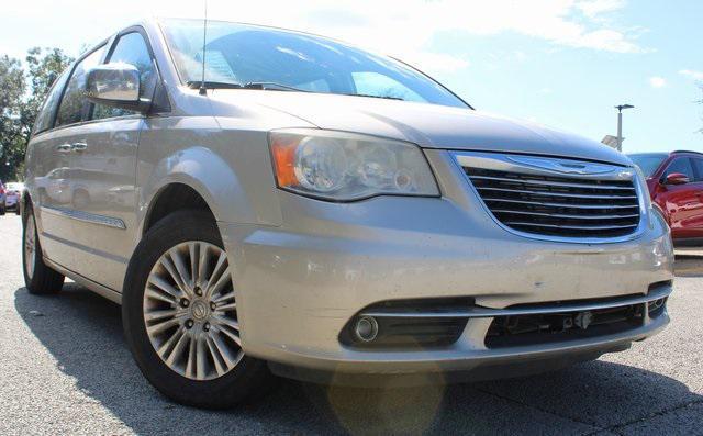 2013 chrysler town & country touring-l