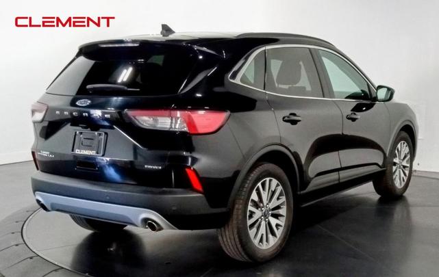 2022 ford escape titanium