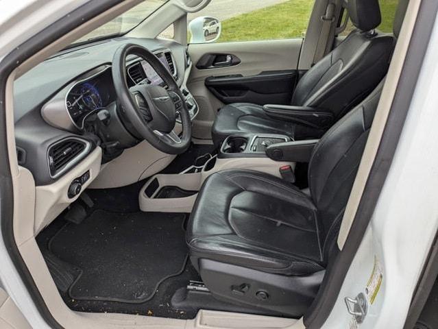 2022 chrysler pacifica touring-l