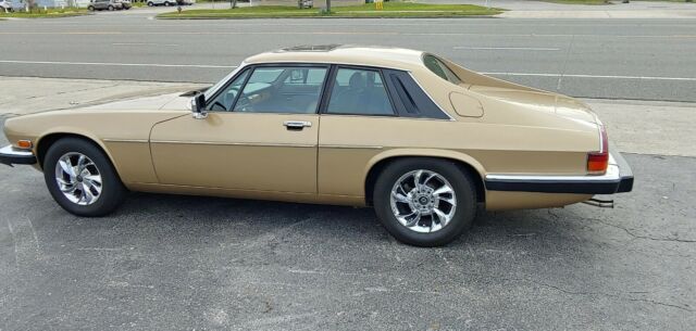 classic collector xjs v12 jaguar coupe