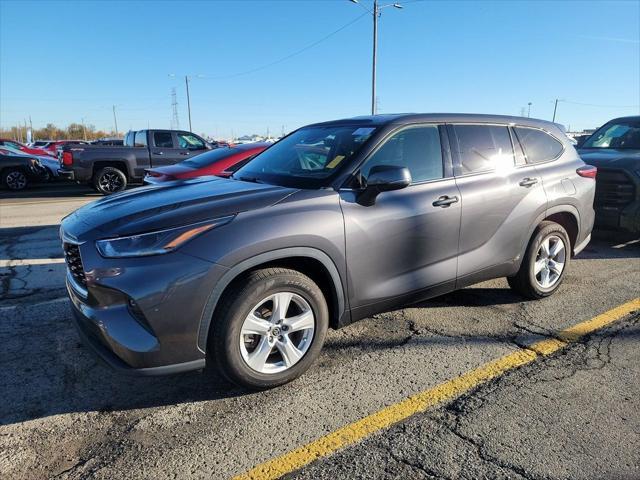 2021 toyota highlander le