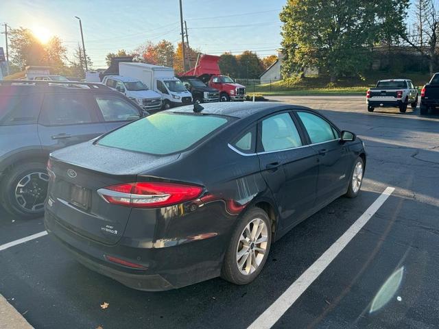 2019 ford fusion hybrid se