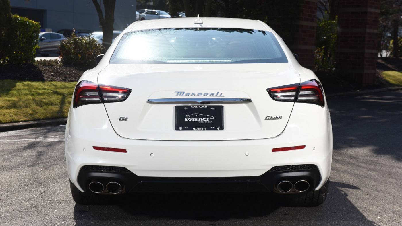 2023 maserati ghibli modena q4