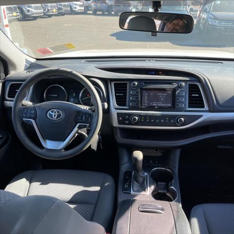 2016 toyota highlander le