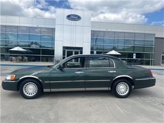 2001 Lincoln Town Car executive