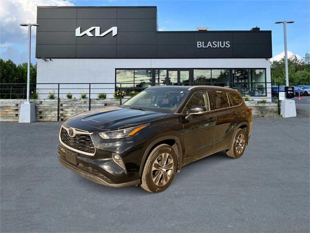 2022 toyota highlander xle