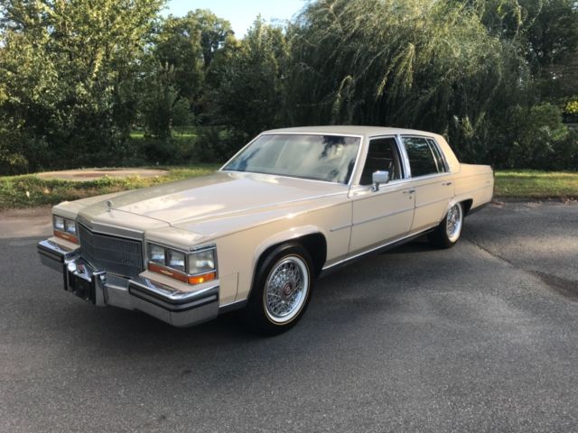 1986 cadillac fleetwood brougham 52,000 miles stunning condition