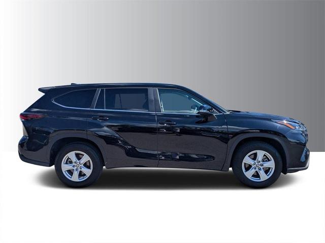 2024 toyota highlander le