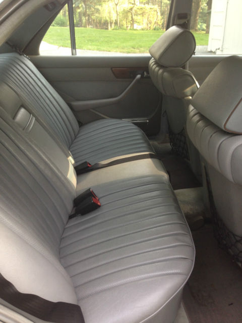 1982 mercedes-benz 300sd base sedan 4-door 3.0l gray,175,408 miles