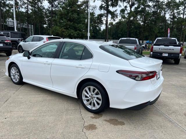 2022 toyota camry le
