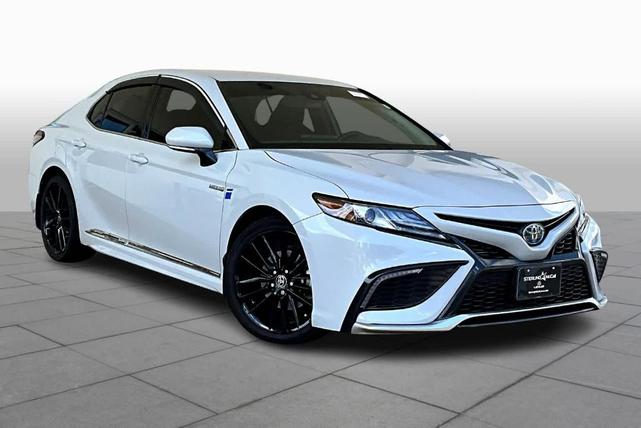 2023 toyota camry hybrid xse