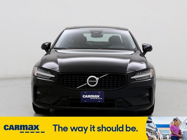2024 volvo s60 b5 core dark theme