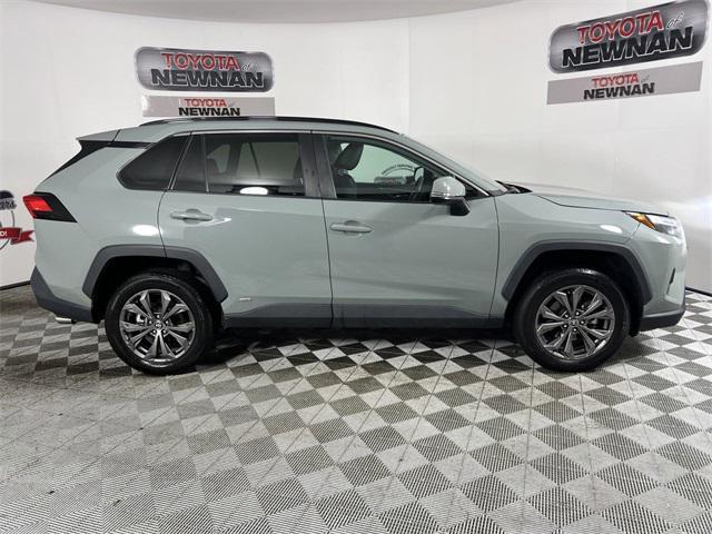 2022 toyota rav4 hybrid xle premium
