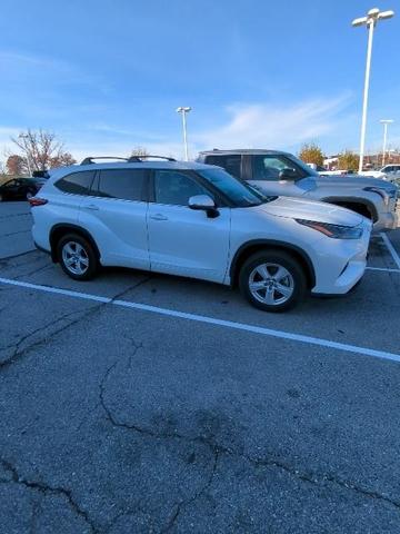 2022 toyota highlander le