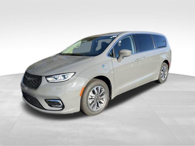 2022 chrysler pacifica hybrid touring l