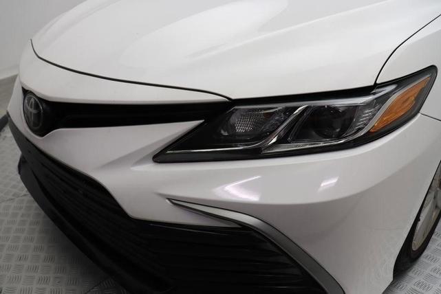 2021 toyota camry le